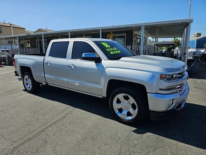 SILVER, 2018 CHEVROLET SILVERADO 1500 CREW CAB Image 2