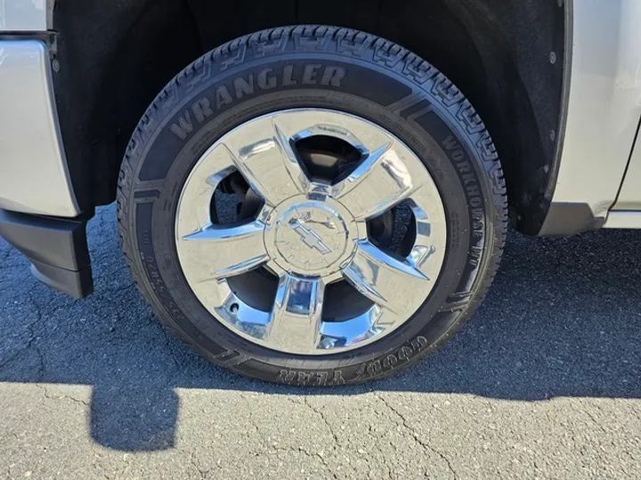 SILVER, 2018 CHEVROLET SILVERADO 1500 CREW CAB Image 16