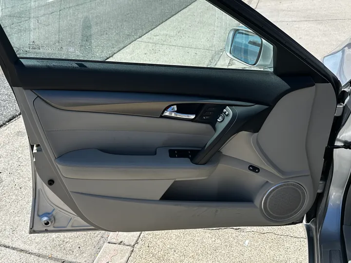 SILVER, 2013 ACURA TL Image 19