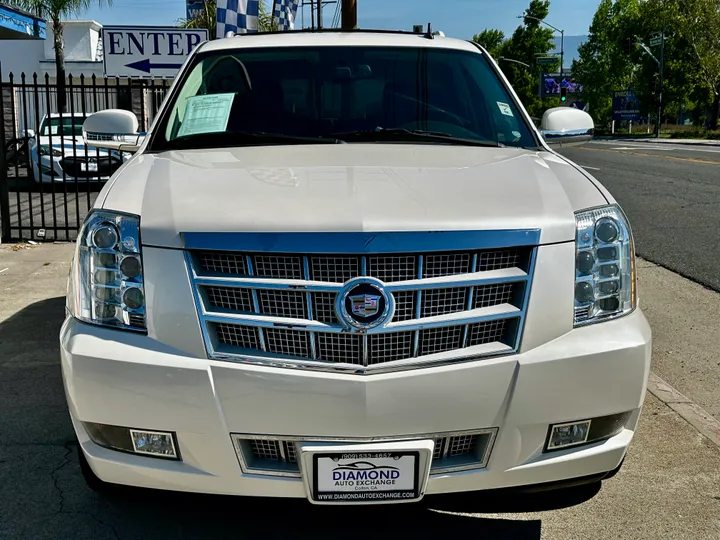 WHITE, 2012 CADILLAC ESCALADE Image 2