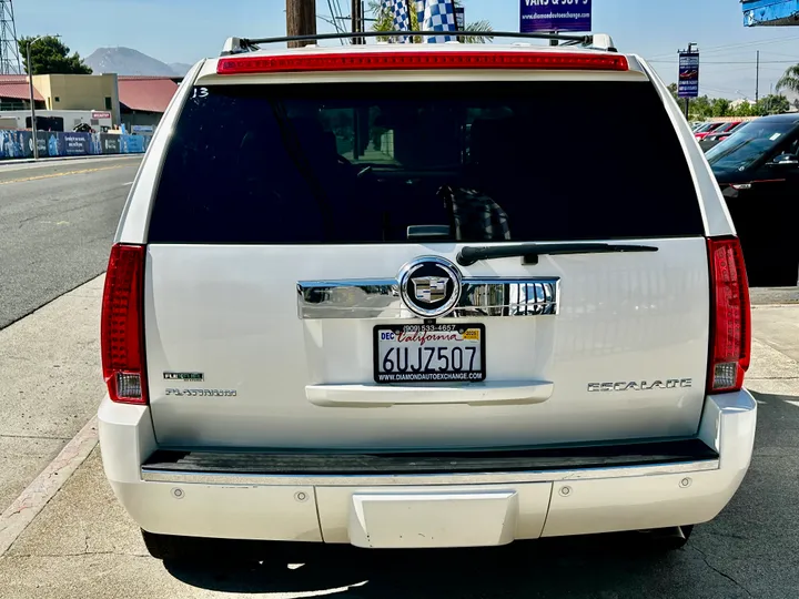 WHITE, 2012 CADILLAC ESCALADE Image 5