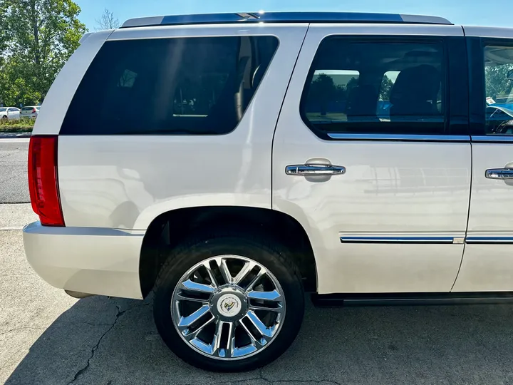 WHITE, 2012 CADILLAC ESCALADE Image 12