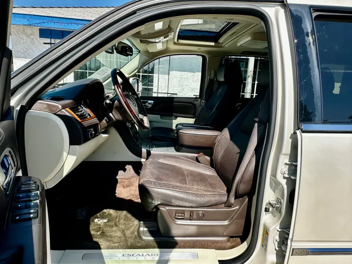 WHITE, 2012 CADILLAC ESCALADE Image 13