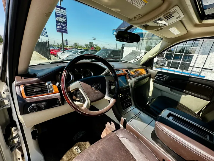 WHITE, 2012 CADILLAC ESCALADE Image 14