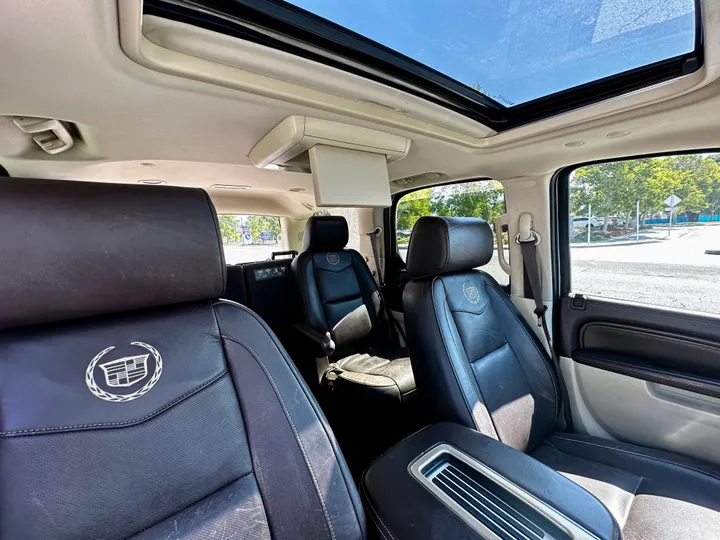 WHITE, 2012 CADILLAC ESCALADE Image 28