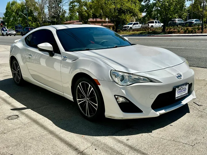 WHITE, 2013 SCION FR-S Image 3
