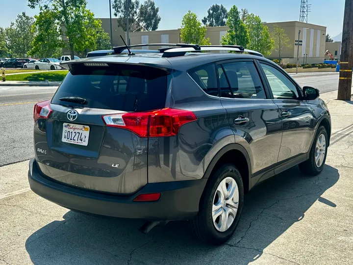 GREY, 2015 TOYOTA RAV4 Image 4