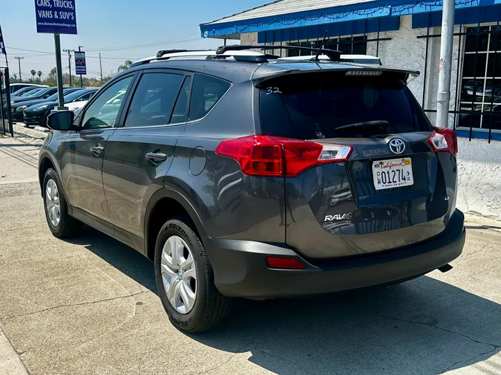 GREY, 2015 TOYOTA RAV4 Image 6