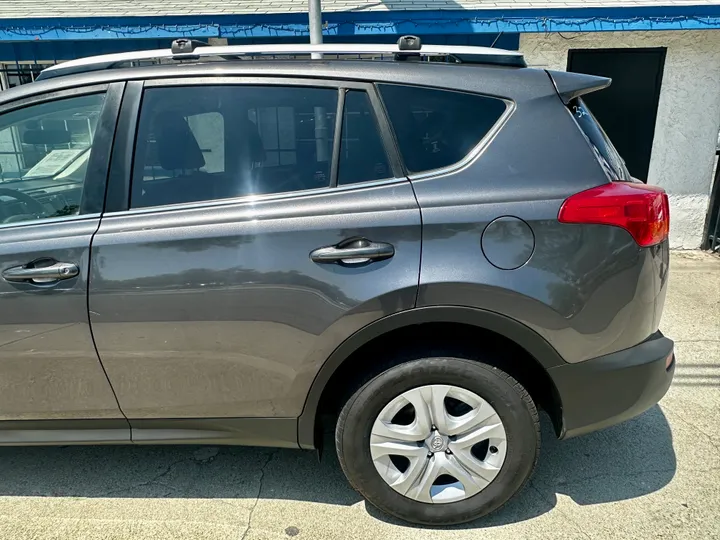 GREY, 2015 TOYOTA RAV4 Image 7