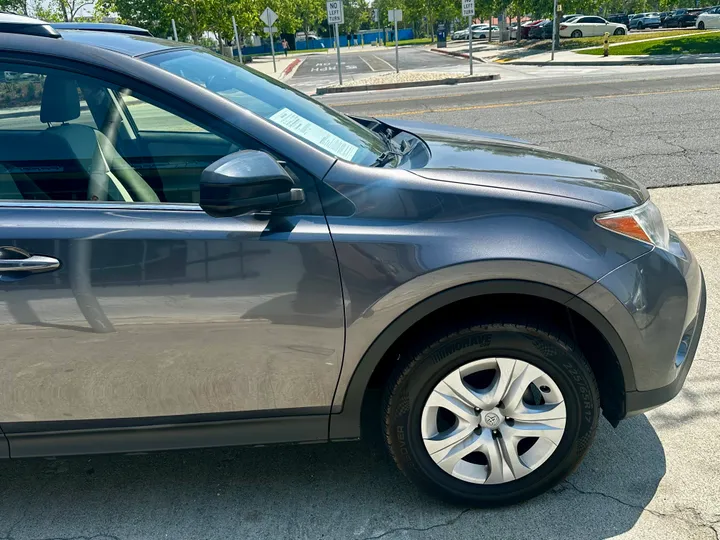 GREY, 2015 TOYOTA RAV4 Image 10