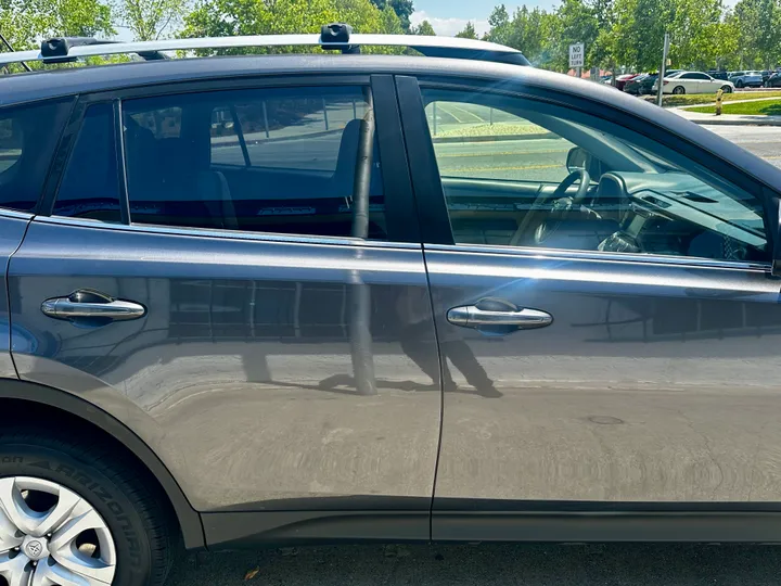 GREY, 2015 TOYOTA RAV4 Image 11