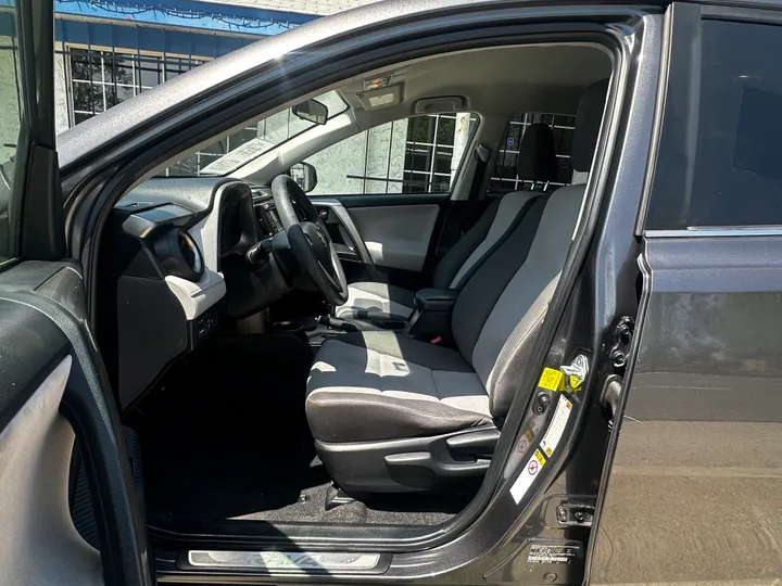 GREY, 2015 TOYOTA RAV4 Image 13