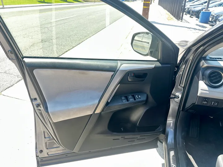 GREY, 2015 TOYOTA RAV4 Image 15