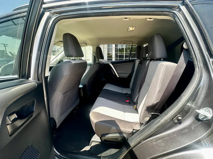 GREY, 2015 TOYOTA RAV4 Image 21