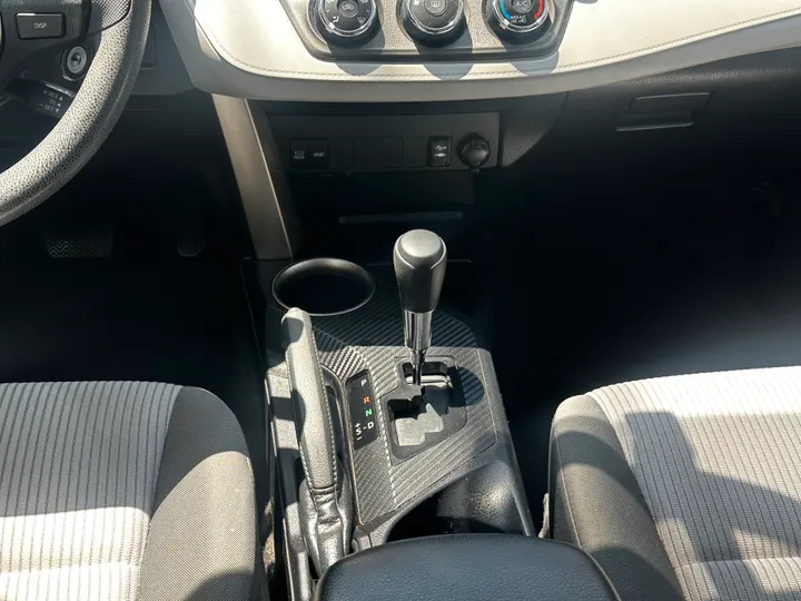 GREY, 2015 TOYOTA RAV4 Image 22