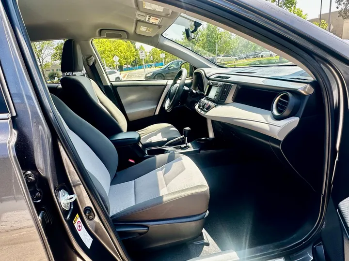 GREY, 2015 TOYOTA RAV4 Image 25