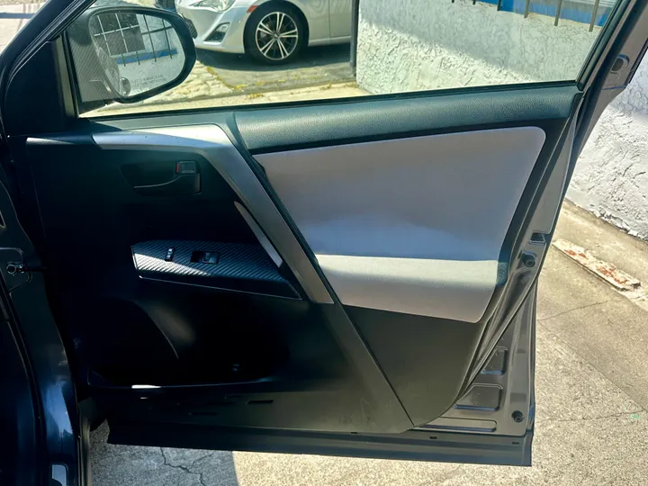 GREY, 2015 TOYOTA RAV4 Image 27
