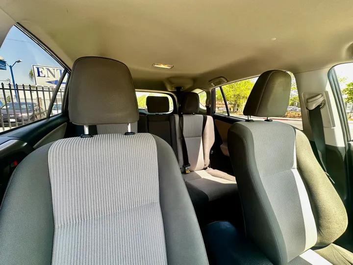 GREY, 2015 TOYOTA RAV4 Image 28
