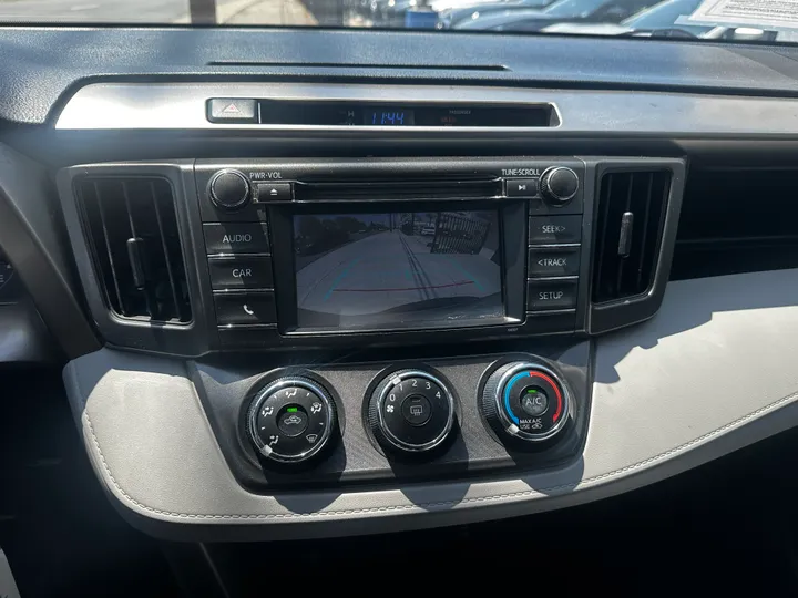 GREY, 2015 TOYOTA RAV4 Image 29