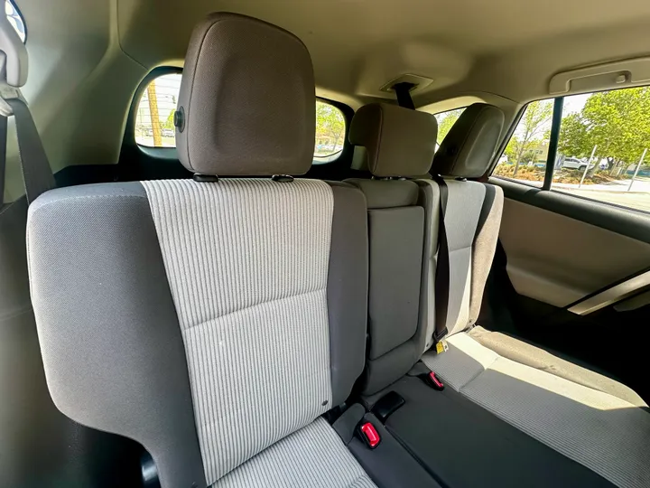 GREY, 2015 TOYOTA RAV4 Image 30