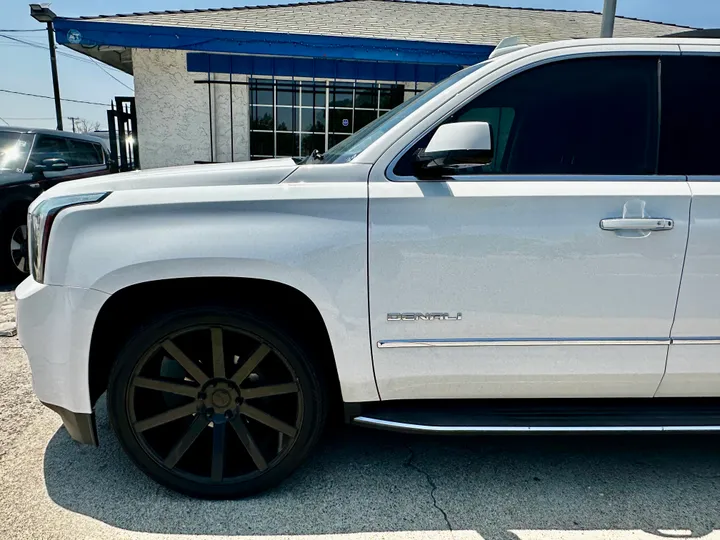 WHITE, 2017 GMC YUKON XL Image 7