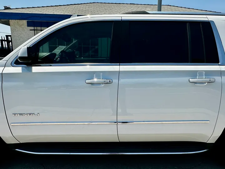 WHITE, 2017 GMC YUKON XL Image 8