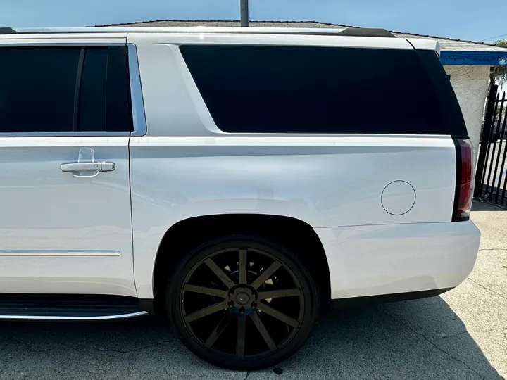 WHITE, 2017 GMC YUKON XL Image 9