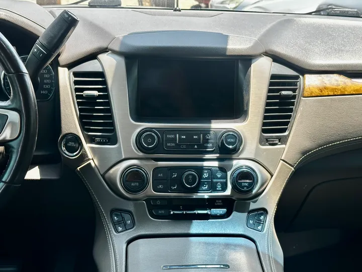 WHITE, 2017 GMC YUKON XL Image 19