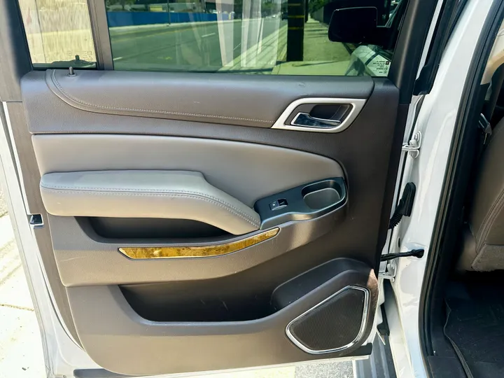 WHITE, 2017 GMC YUKON XL Image 32