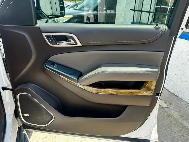 WHITE, 2017 GMC YUKON XL Image 38