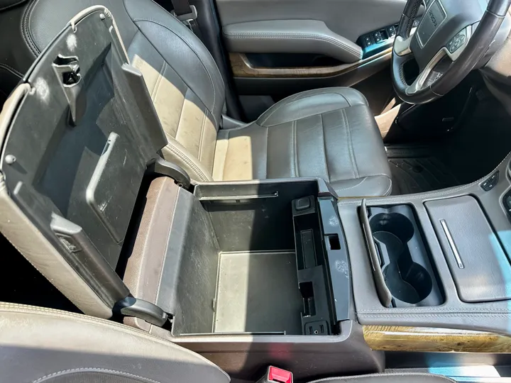 WHITE, 2017 GMC YUKON XL Image 39