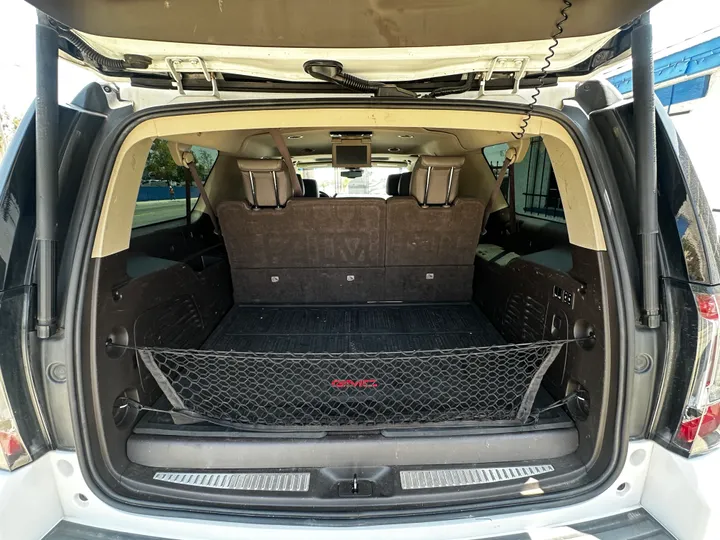 WHITE, 2017 GMC YUKON XL Image 45