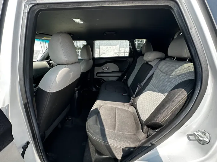 SILVER, 2016 KIA SOUL Image 24