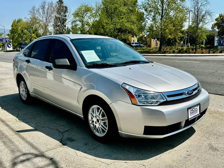 SILVER, 2011 FORD FOCUS Image 3