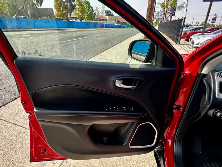 RED, 2017 JEEP COMPASS Image 18