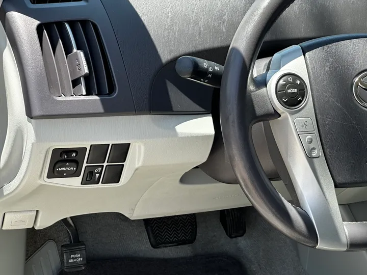 GREY, 2010 TOYOTA PRIUS Image 17