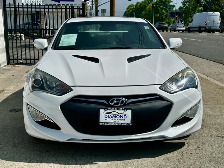 WHITE, 2015 HYUNDAI GENESIS COUPE Image 2