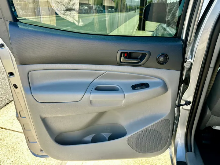 SILVER, 2014 TOYOTA TACOMA DOUBLE CAB Image 27