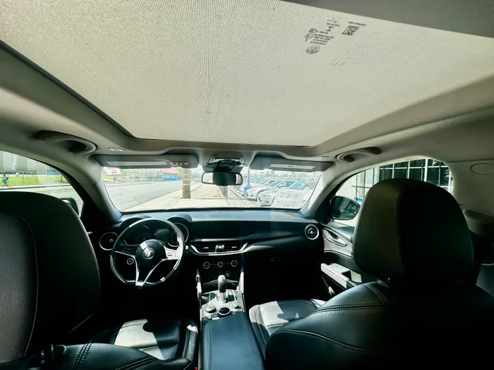 GREY, 2019 ALFA ROMEO STELVIO Image 17