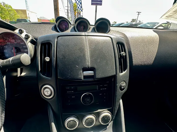 SILVER, 2009 NISSAN 370Z Image 23