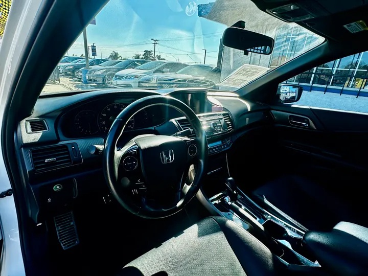 WHITE, 2017 HONDA ACCORD Image 11