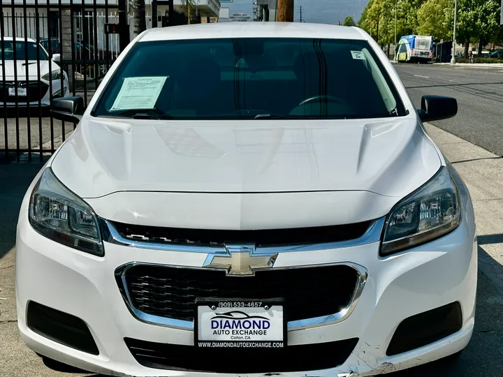 WHITE, 2014 CHEVROLET MALIBU Image 2