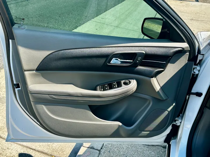 WHITE, 2014 CHEVROLET MALIBU Image 19