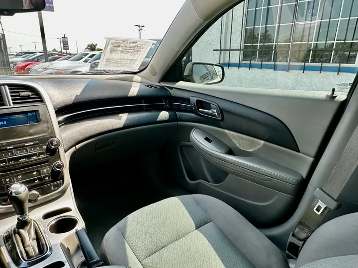 WHITE, 2014 CHEVROLET MALIBU Image 21