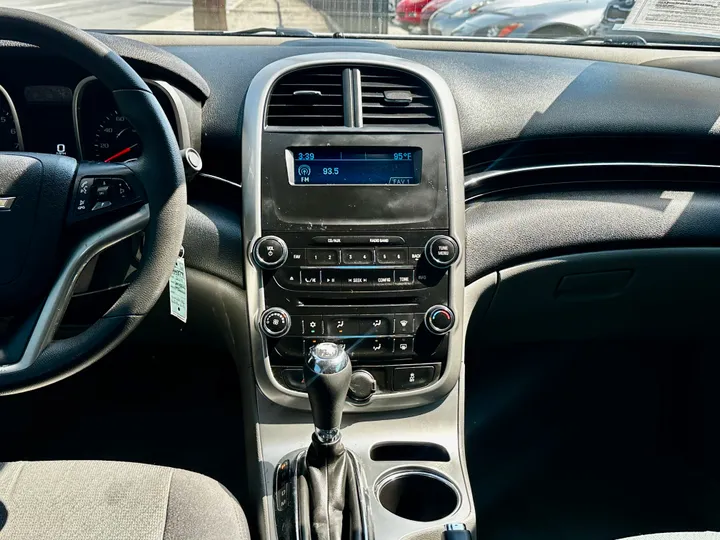 WHITE, 2014 CHEVROLET MALIBU Image 22