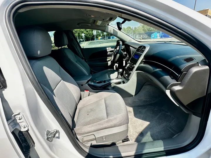WHITE, 2014 CHEVROLET MALIBU Image 24