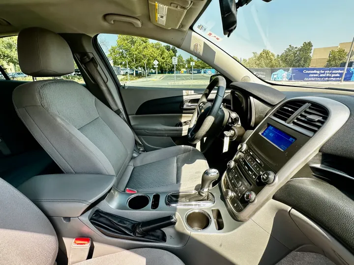 WHITE, 2014 CHEVROLET MALIBU Image 28