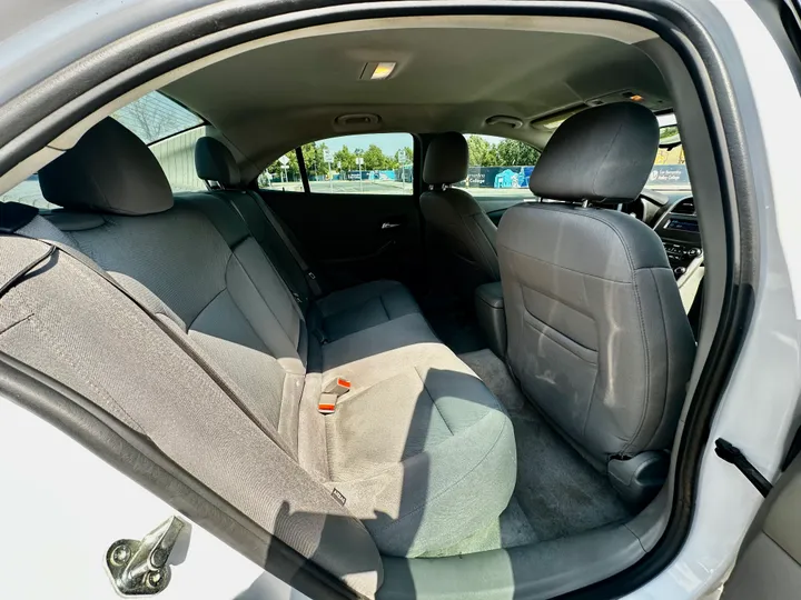 WHITE, 2014 CHEVROLET MALIBU Image 31
