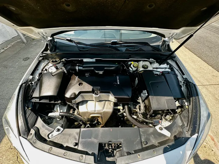 WHITE, 2014 CHEVROLET MALIBU Image 32