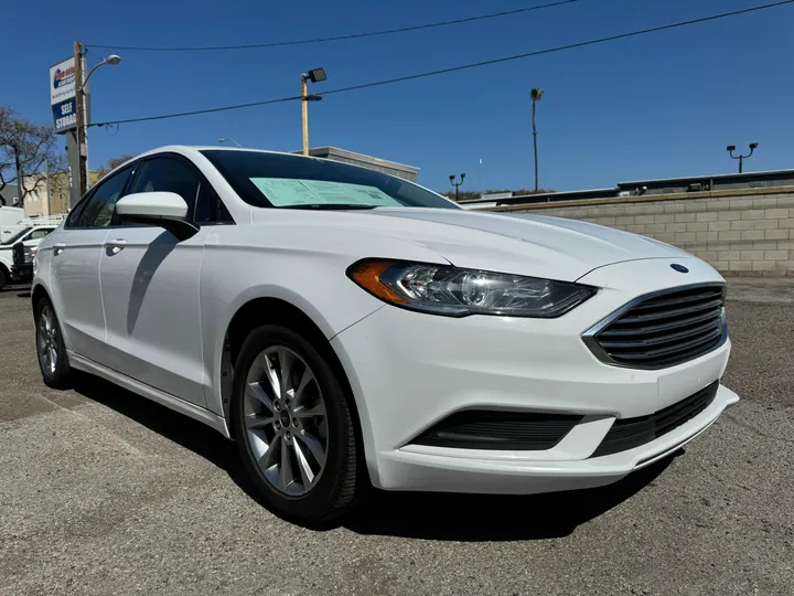 WHITE, 2017 FORD FUSION Image 3